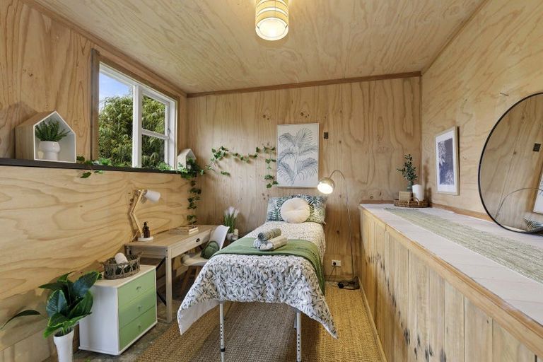 Photo of property in 5 Richmond Hill, Glenside, Wellington, 6037