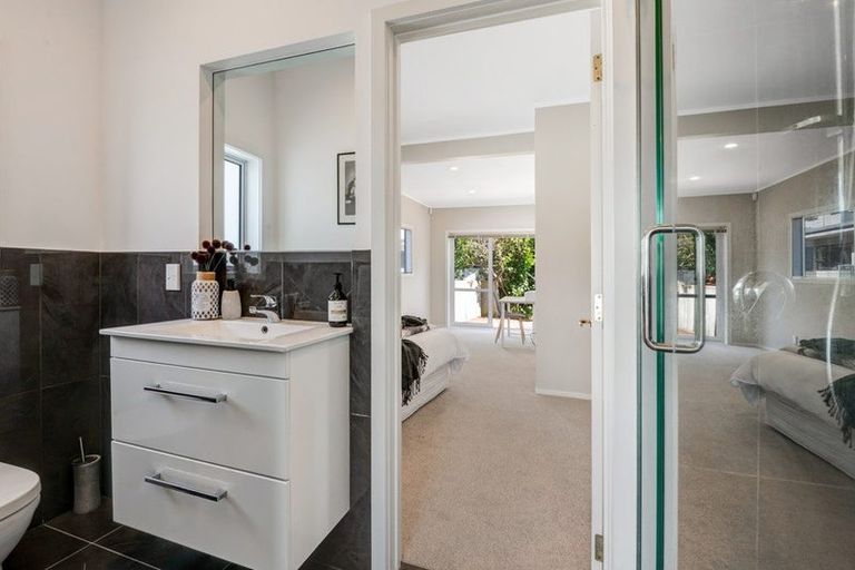 Photo of property in 21 Korotaha Terrace, Rothesay Bay, Auckland, 0630