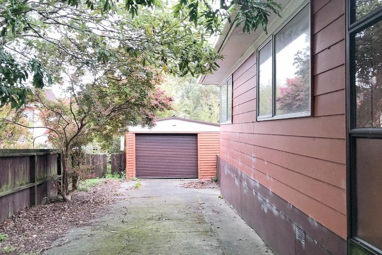 Photo of property in 26 Waimumu Road, Massey, Auckland, 0614