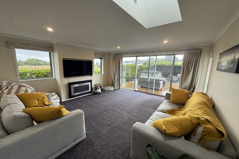 Photo of property in 11 Pinaster Place, Parklands, Christchurch, 8083