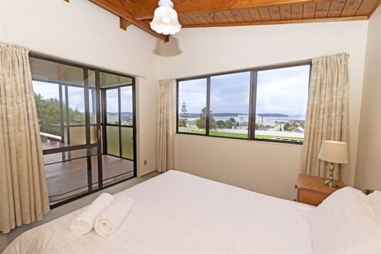 Photo of property in 3 Whiting Grove, West Harbour, Auckland, 0618