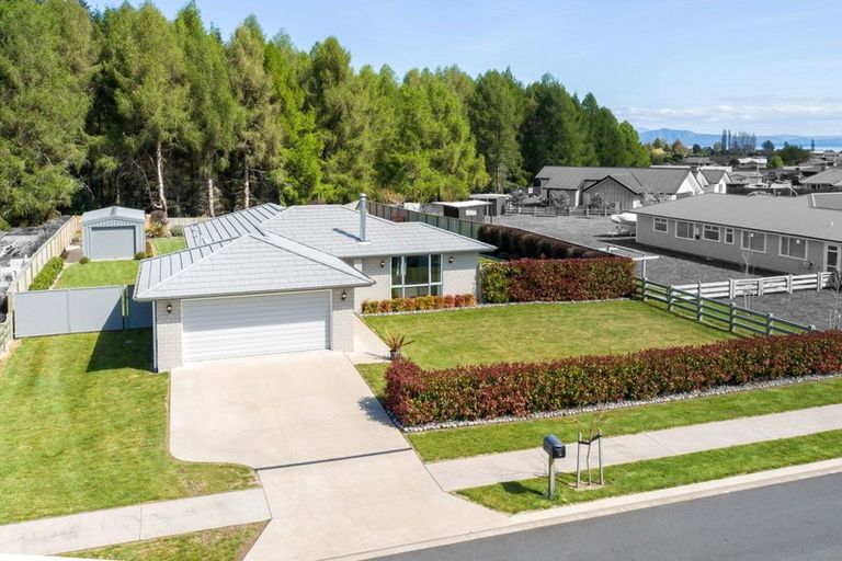 Photo of property in 12 Karaka Place, Kinloch, Taupo, 3377
