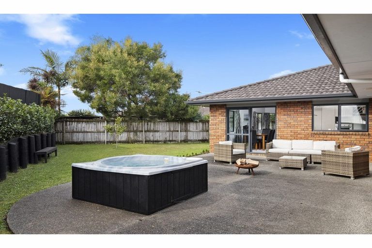 Photo of property in 7 Thornlea Grove, Waiuku, 2123