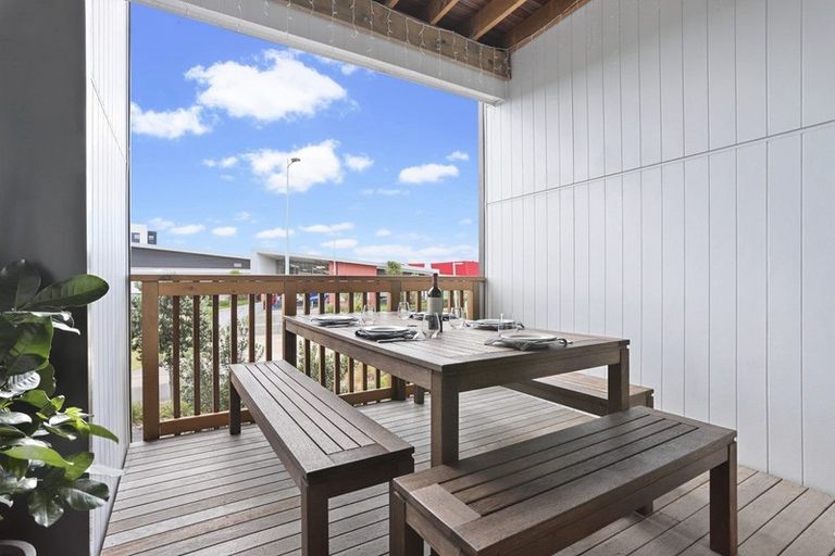 Photo of property in 27 De Havilland Road, Hobsonville, Auckland, 0618