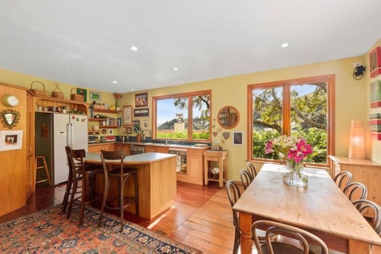 Photo of property in 15 Pitoitoi Road, Days Bay, Lower Hutt, 5013