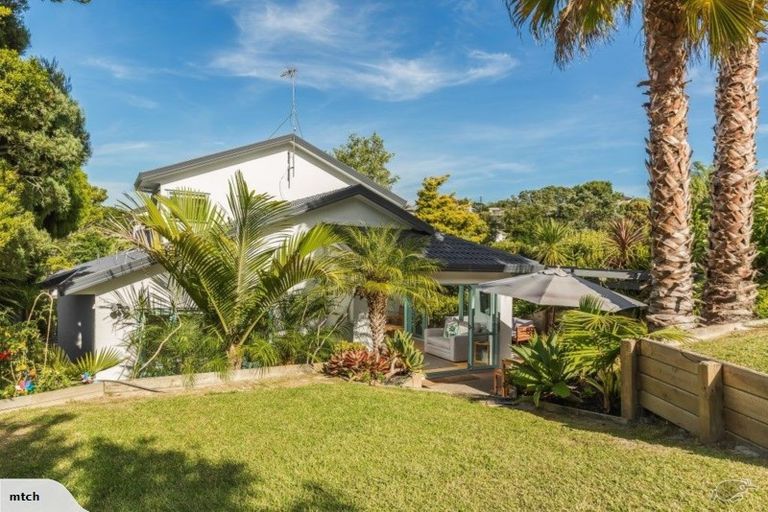 Photo of property in 1/39 Seaton Road, Murrays Bay, Auckland, 0630