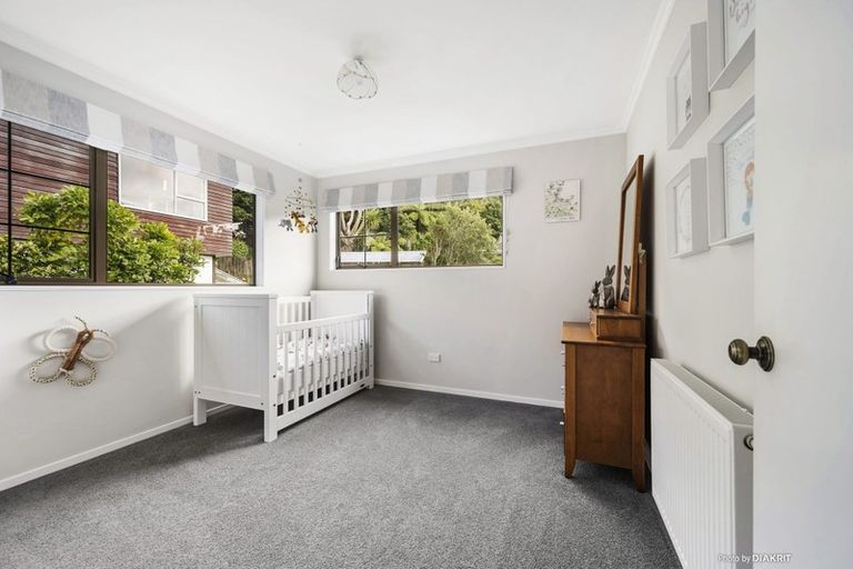 Photo of property in 17 Paddington Grove, Karori, Wellington, 6012