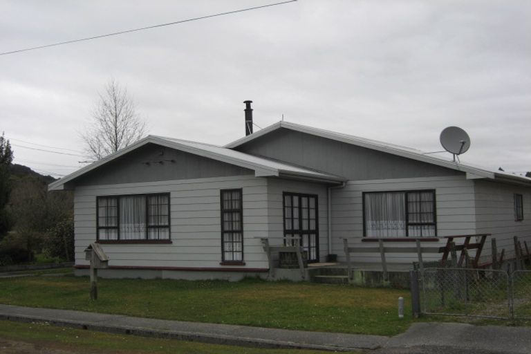 Photo of property in 59 Inverness Street, Dunollie, Runanga, 7803