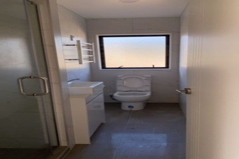 Photo of property in 10 Han Court, Glen Eden, Auckland, 0602