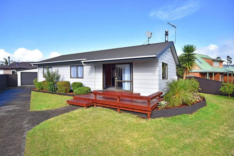 Photo of property in 16 Pinehurst Place, Wattle Downs, Auckland, 2103