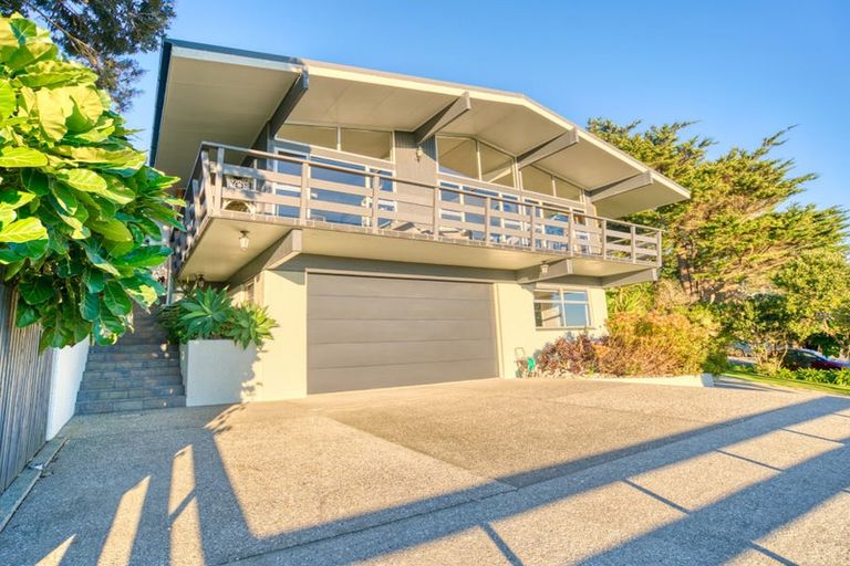 Photo of property in 25 Domain Terrace, Karoro, Greymouth, 7805