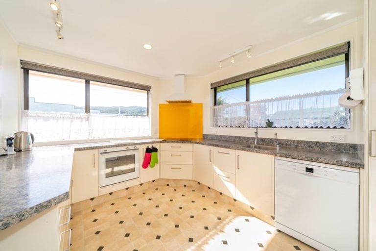 Photo of property in 64 Golders Road, Elderslea, Upper Hutt, 5018