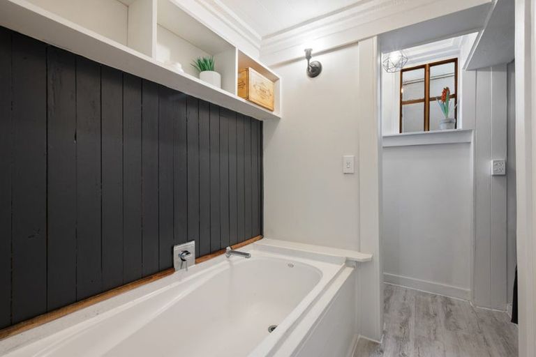 Photo of property in 2a Ripon Street, Lyttelton, 8082