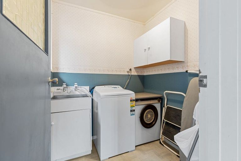 Photo of property in 19 Dunk Place, Milson, Palmerston North, 4414