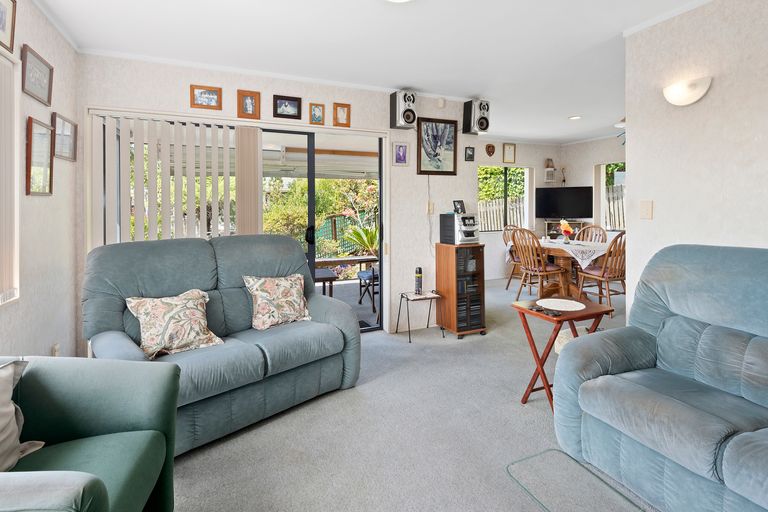 Photo of property in 35 Yorke Road, Haruru, 0204