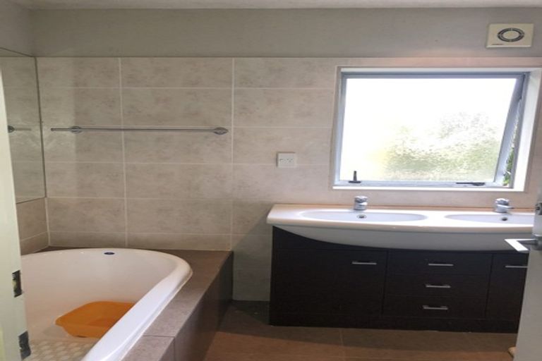 Photo of property in 18a Grenada Avenue, Forrest Hill, Auckland, 0620