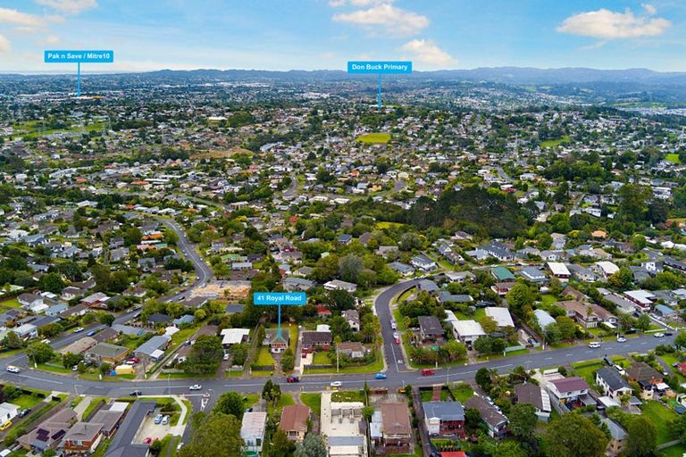 Photo of property in 41 Royal Road, Massey, Auckland, 0614