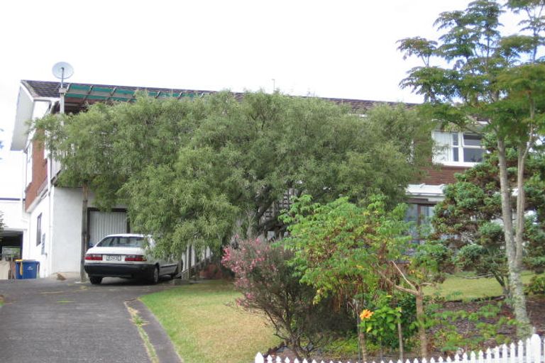 Photo of property in 20 Barron Drive, Green Bay, Auckland, 0604