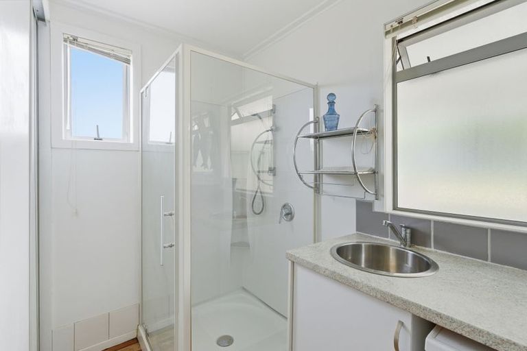 Photo of property in 45 Seaview Road, Cable Bay, 0420