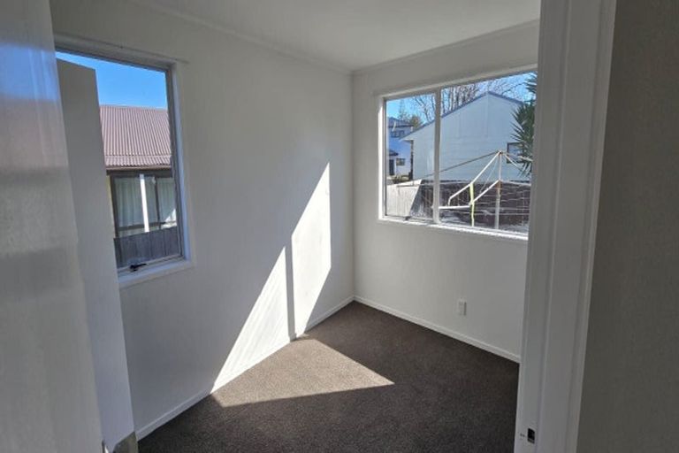 Photo of property in 21 Benton Place, Manurewa, Auckland, 2102