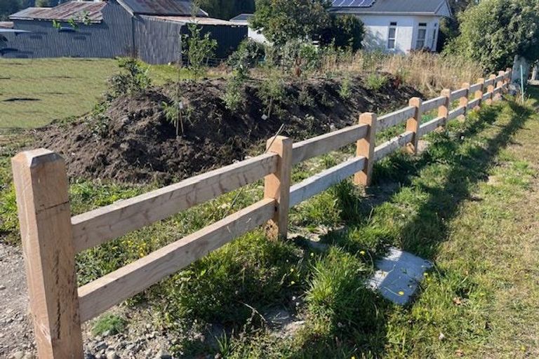 Photo of property in 62 Timaru Road, Waimate, 7924