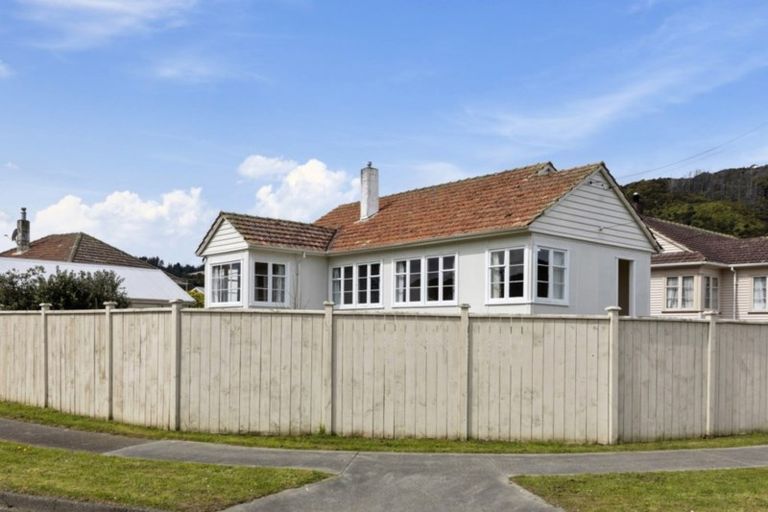 Photo of property in 6 Macky Street, Taita, Lower Hutt, 5011