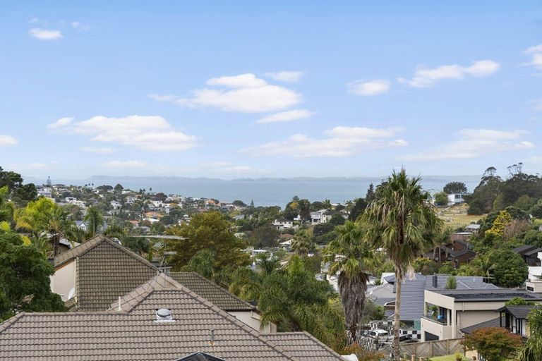 Photo of property in 49 Penguin Drive, Murrays Bay, Auckland, 0630