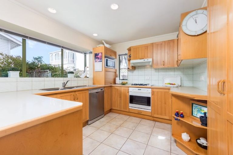 Photo of property in 63a Princes Street, Northcote Point, Auckland, 0627