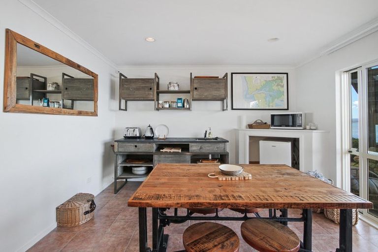 Photo of property in 16a Crispe Road, Clarks Beach, 2122