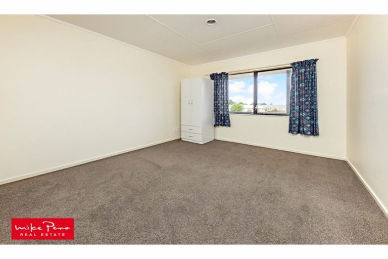 Photo of property in 20 Dungarvon Place, Clendon Park, Auckland, 2103