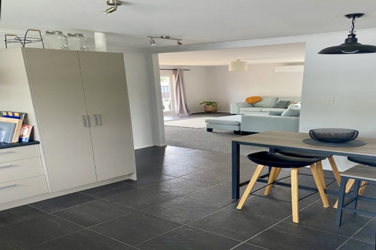 Photo of property in 73a Awaroa Road, Helensville, 0800