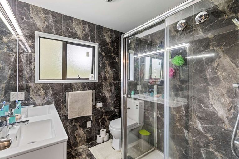 Photo of property in 13 Kay Road, Swanson, Auckland, 0614