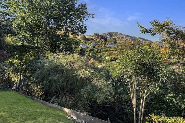 Photo of property in 32 Ticehurst Road, Lyttelton, 8082