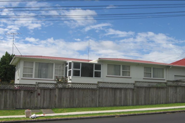 Photo of property in 2/10 Exmouth Road, Northcote, Auckland, 0627