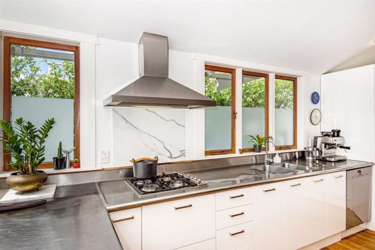 Photo of property in 8 Westwell Road, Belmont, Auckland, 0622