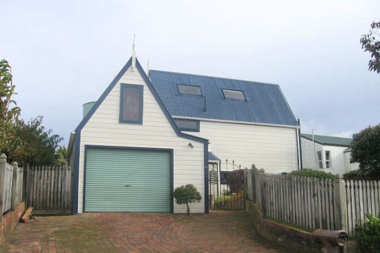 Photo of property in 74 Cypress Drive, Maungaraki, Lower Hutt, 5010