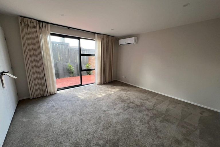 Photo of property in 10 Tapatai Place, Castor Bay, 0620