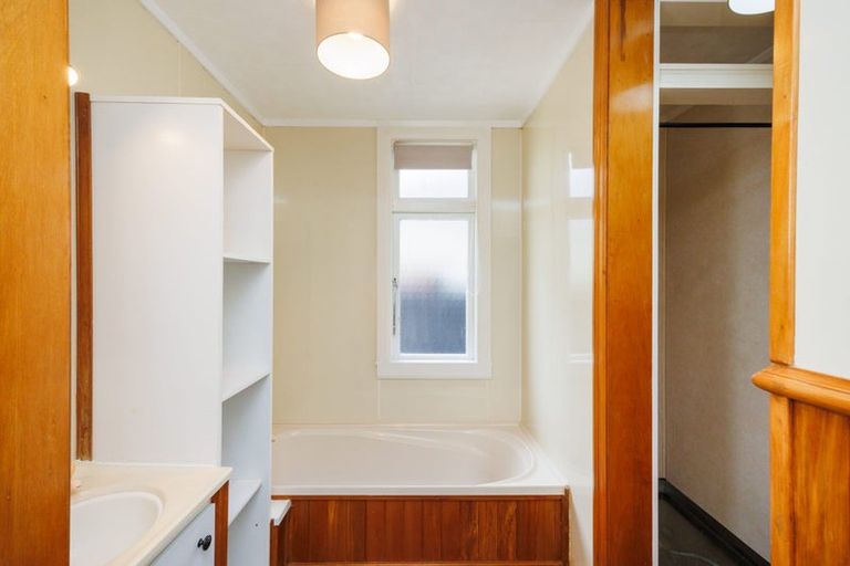 Photo of property in 996 Tremaine Avenue, Roslyn, Palmerston North, 4414