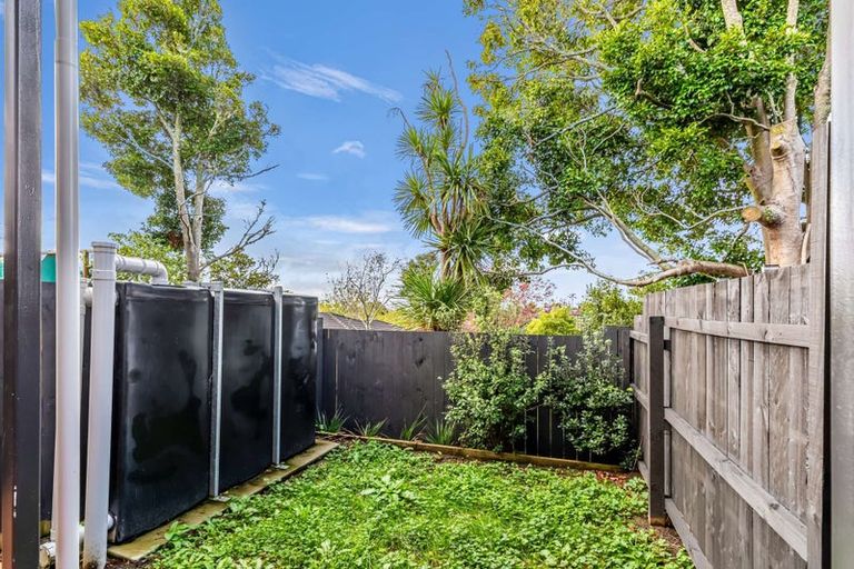 Photo of property in 3/32 Brandon Road, Glen Eden, Auckland, 0602