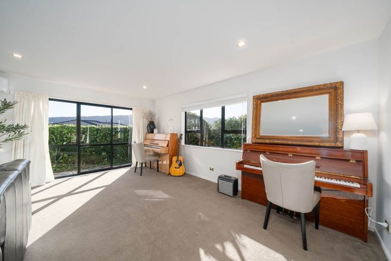 Photo of property in 117 Woodman Drive, Tawa, Wellington, 5028