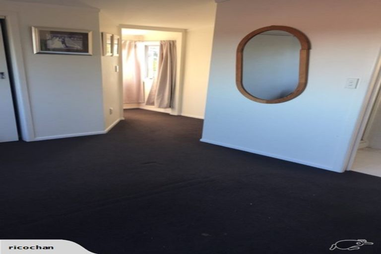 Photo of property in 32 Peter Terrace, Castor Bay, Auckland, 0620