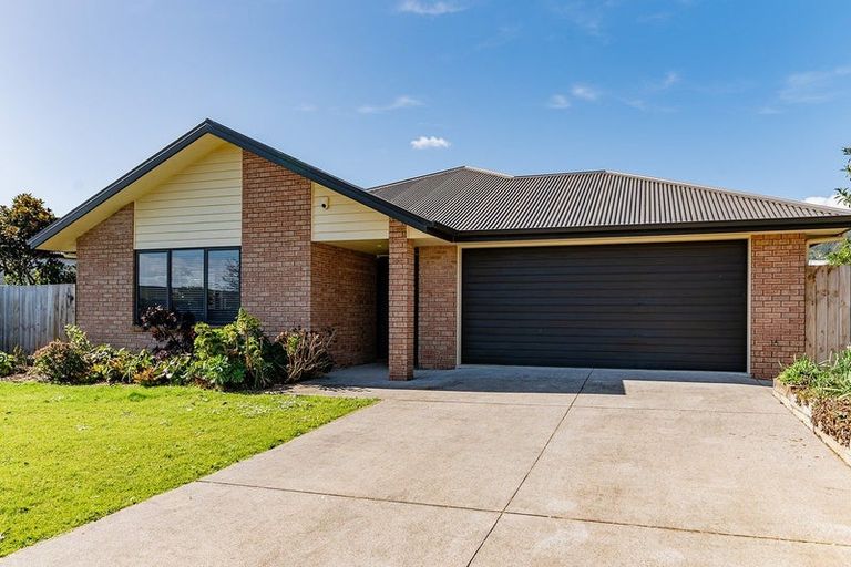 Photo of property in 136 Golden Shore Place, Coromandel, 3506