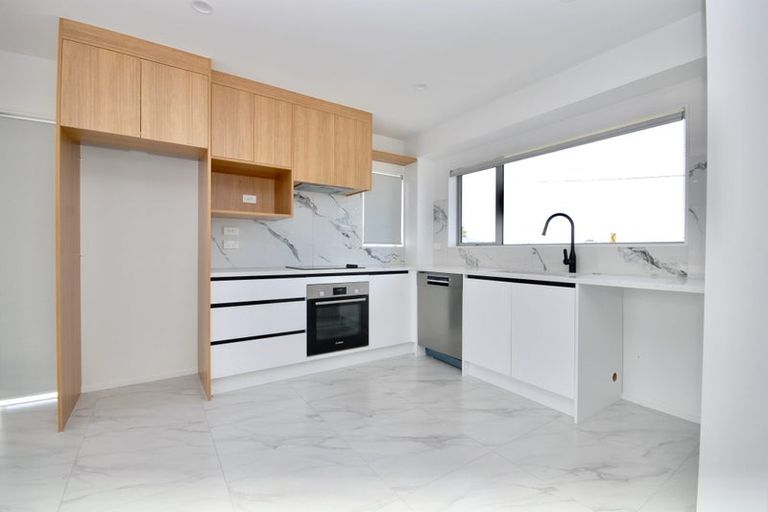 Photo of property in 298f Sunset Road, Windsor Park, Auckland, 0632