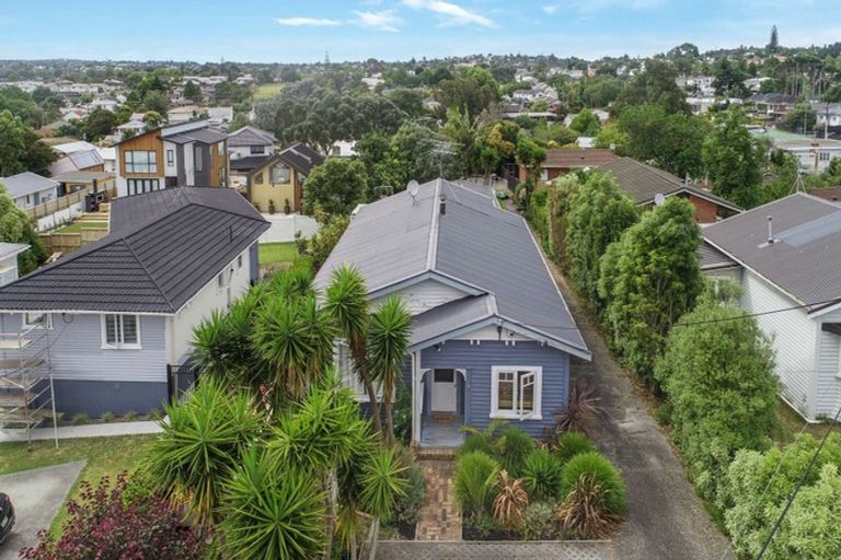 Photo of property in 9 Tahi Terrace, Glen Eden, Auckland, 0602