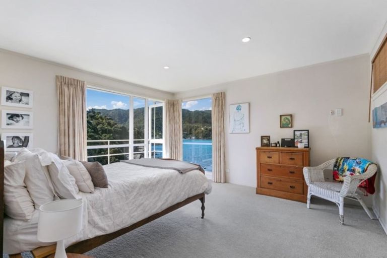 Photo of property in 1a Howard Road, Point Howard, Lower Hutt, 5013