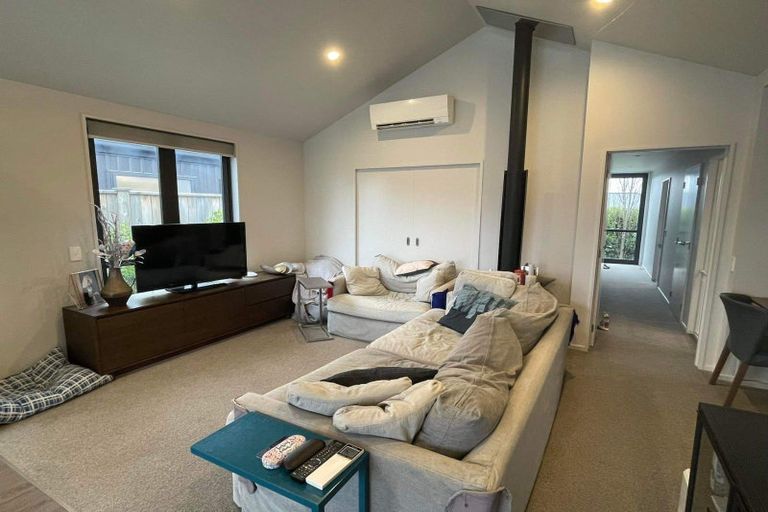 Photo of property in 28 Mount Creighton Crescent, Wanaka, 9305