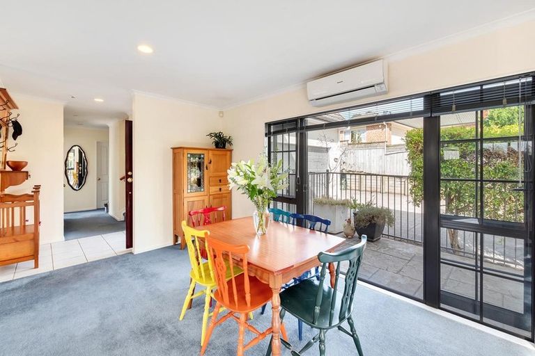 Photo of property in 11 Amberly Rise, Helensville, 0800