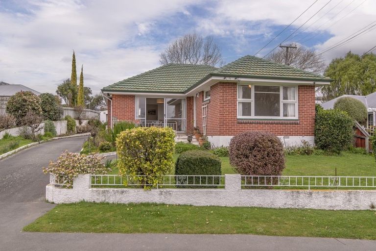 Photo of property in 231 Fifield Terrace, Opawa, Christchurch, 8023
