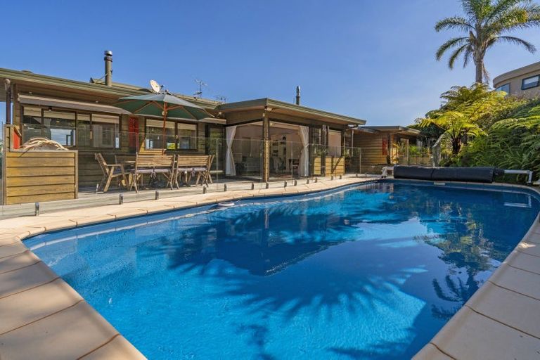 Photo of property in 3 Puriri Place, Whitianga, 3510