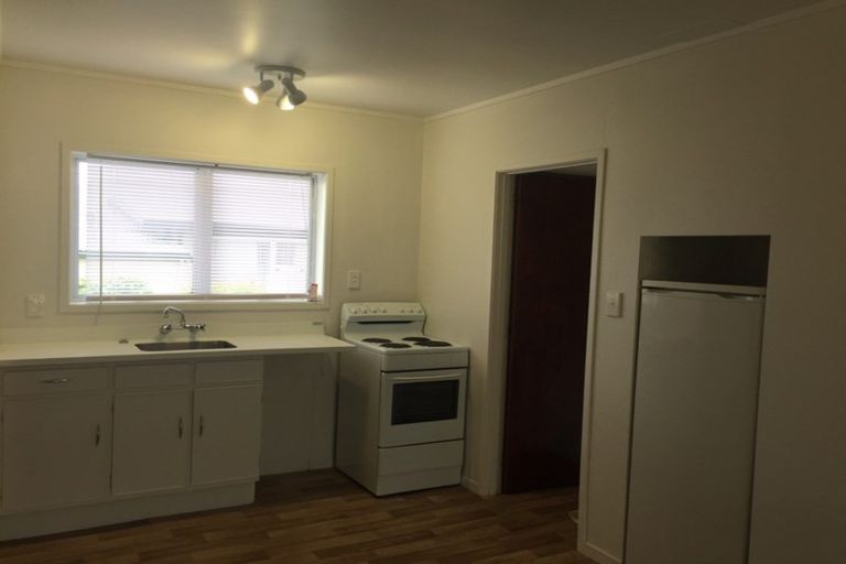 Photo of property in 17a Thorburn Avenue, Red Beach, 0932